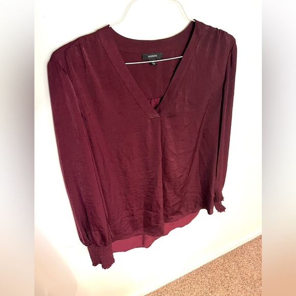 Alfani Deep Burgundy V-Neck Blouse With Gathered Cuffs. Size XL. EUC. - Picture 4 of 15